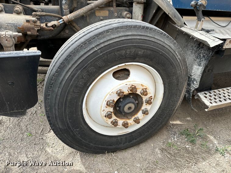 image for item NH9125 1997 Kenworth  T400 semi truck