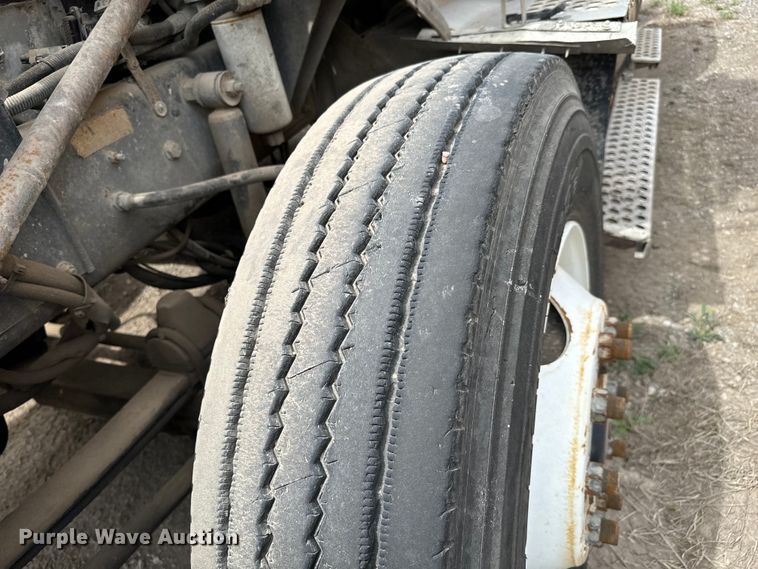 image for item NH9125 1997 Kenworth  T400 semi truck