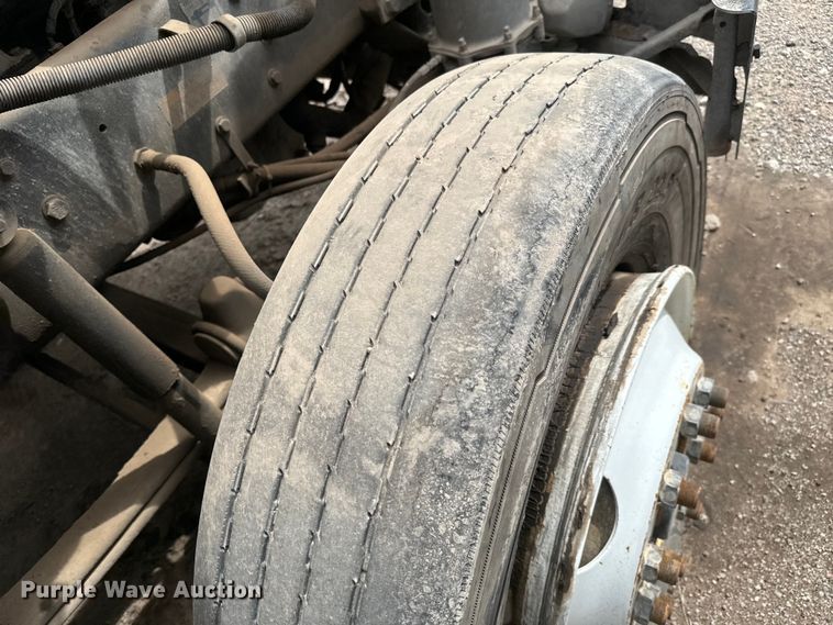 image for item NH9125 1997 Kenworth  T400 semi truck