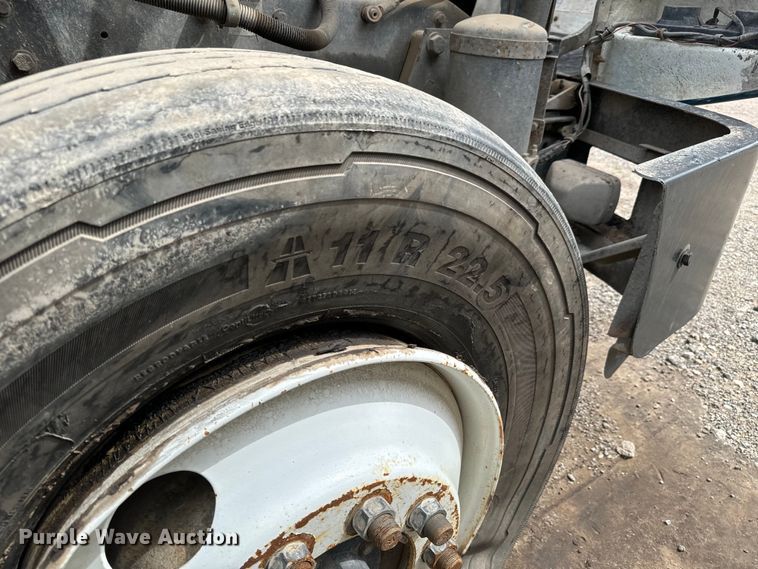 image for item NH9125 1997 Kenworth  T400 semi truck