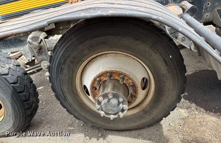 image for item NH9125 1997 Kenworth  T400 semi truck