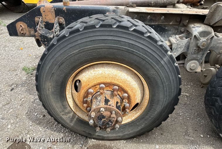 image for item NH9125 1997 Kenworth  T400 semi truck