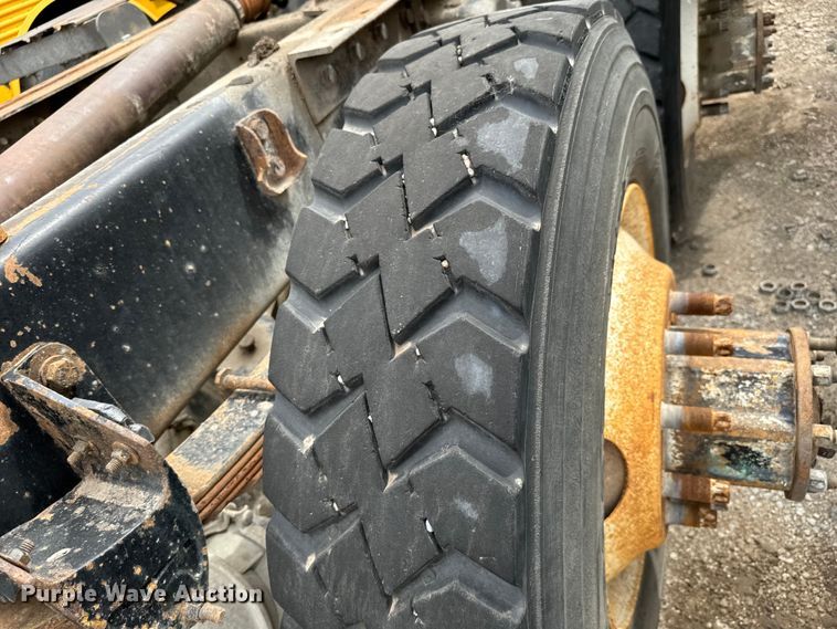 image for item NH9125 1997 Kenworth  T400 semi truck