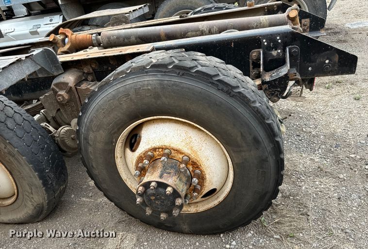 image for item NH9125 1997 Kenworth  T400 semi truck