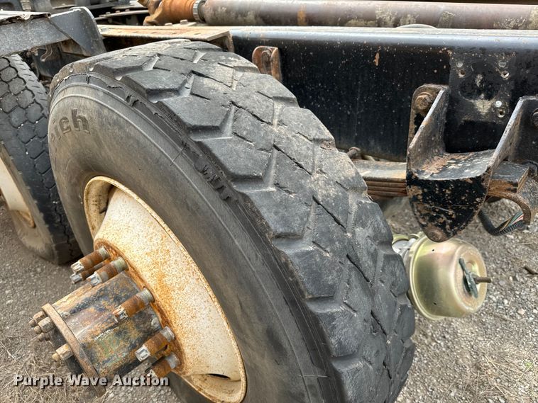 image for item NH9125 1997 Kenworth  T400 semi truck