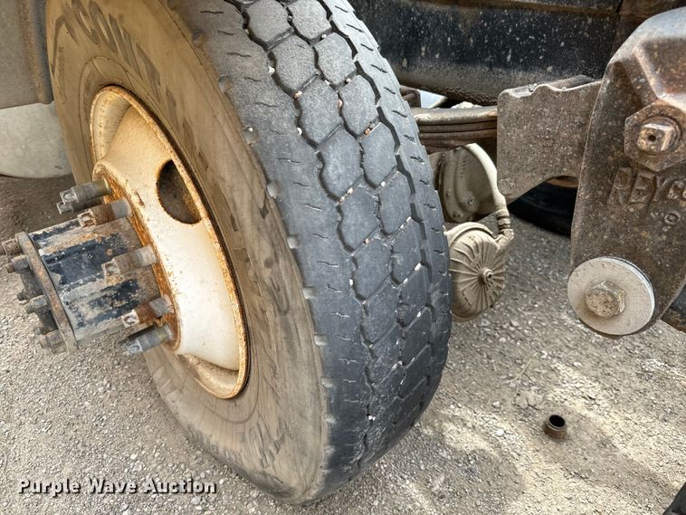 image for item NH9125 1997 Kenworth  T400 semi truck