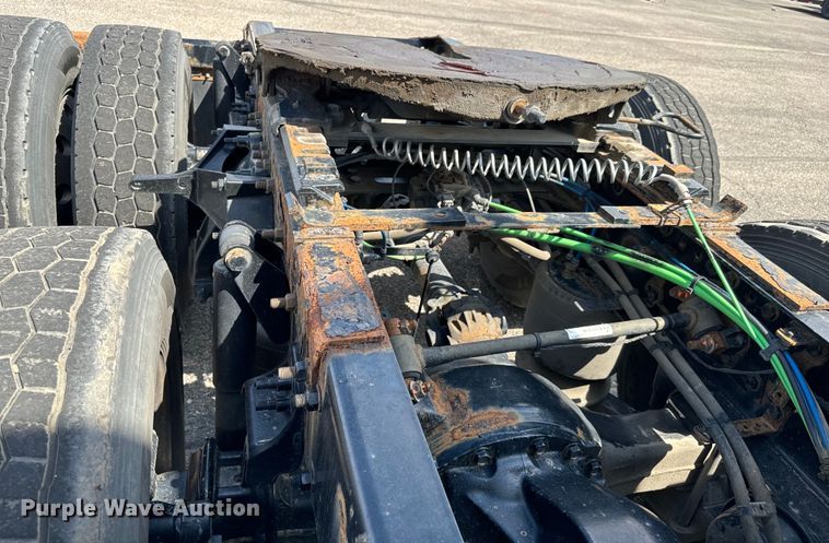 image for item NH9194 2017 Freightliner  Cascadia PT126SLP semi truck