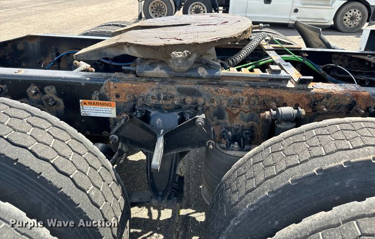 image for item NH9194 2017 Freightliner  Cascadia PT126SLP semi truck