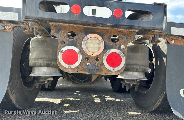 image for item NH9194 2017 Freightliner  Cascadia PT126SLP semi truck