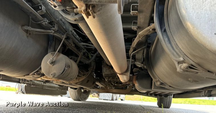 image for item NH9194 2017 Freightliner  Cascadia PT126SLP semi truck