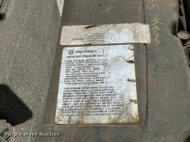 image for item NH9194 2017 Freightliner  Cascadia PT126SLP semi truck