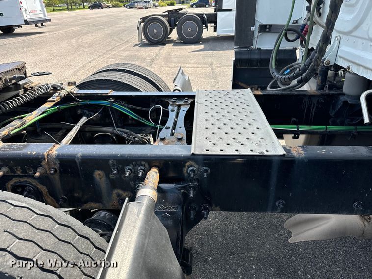 image for item NH9195 2018 Freightliner  Cascadia PT126SLP semi truck