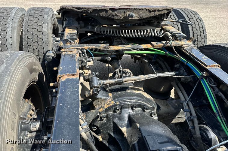 image for item NH9195 2018 Freightliner  Cascadia PT126SLP semi truck