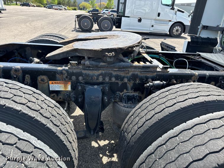 image for item NH9195 2018 Freightliner  Cascadia PT126SLP semi truck