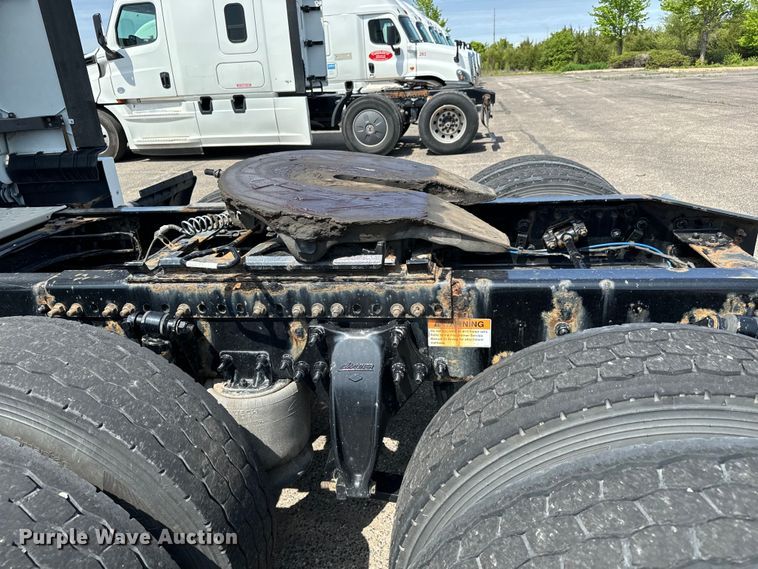 image for item NH9195 2018 Freightliner  Cascadia PT126SLP semi truck