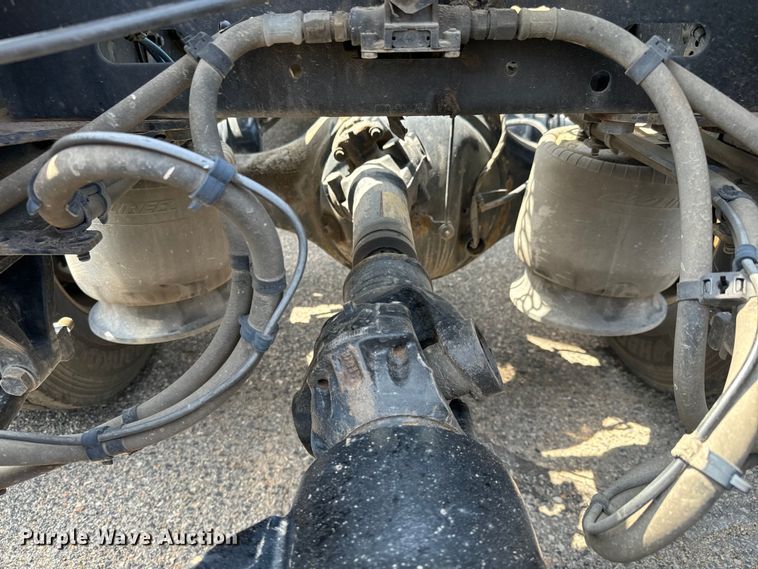 image for item NH9195 2018 Freightliner  Cascadia PT126SLP semi truck