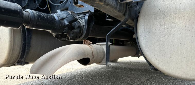 image for item NH9195 2018 Freightliner  Cascadia PT126SLP semi truck