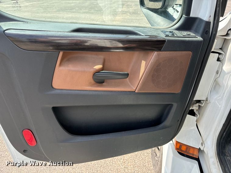 image for item NH9195 2018 Freightliner  Cascadia PT126SLP semi truck