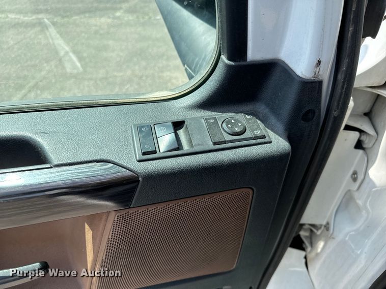 image for item NH9195 2018 Freightliner  Cascadia PT126SLP semi truck