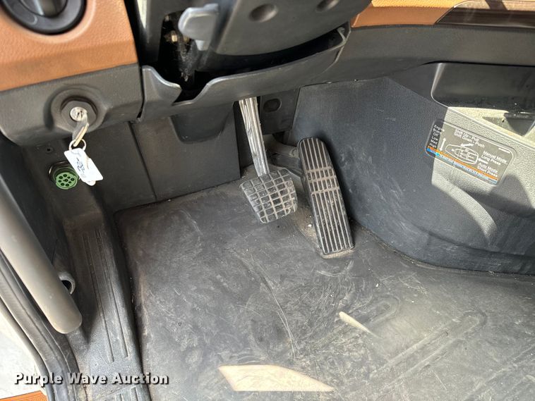 image for item NH9195 2018 Freightliner  Cascadia PT126SLP semi truck