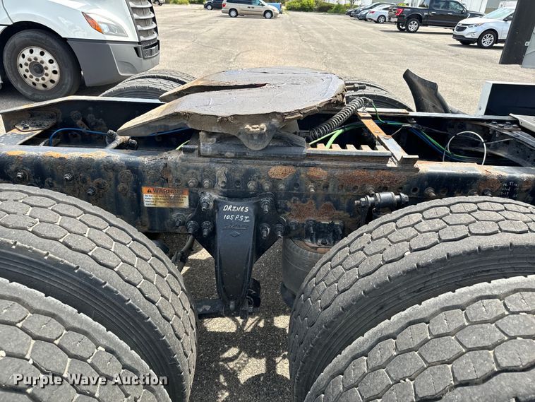 image for item NH9196 2018 Freightliner  Cascadia PT126SLP semi truck