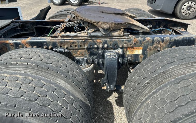 image for item NH9196 2018 Freightliner  Cascadia PT126SLP semi truck