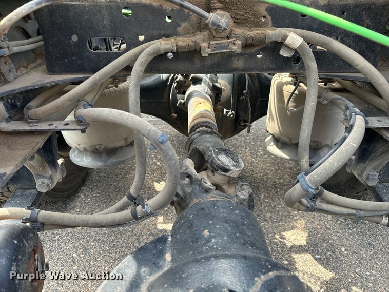 image for item NH9196 2018 Freightliner  Cascadia PT126SLP semi truck