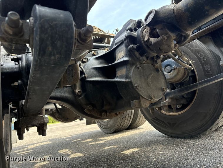 image for item NH9196 2018 Freightliner  Cascadia PT126SLP semi truck