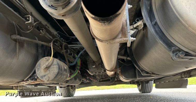 image for item NH9196 2018 Freightliner  Cascadia PT126SLP semi truck