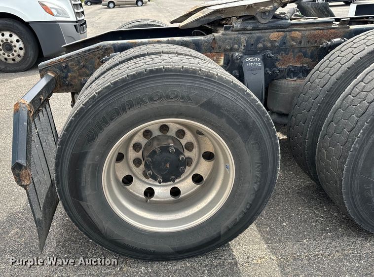 image for item NH9196 2018 Freightliner  Cascadia PT126SLP semi truck