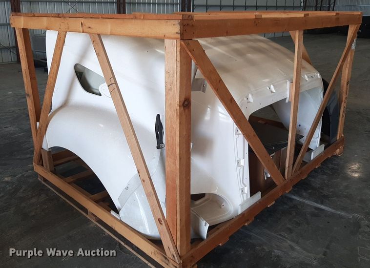 image for item NV9095 Peterbilt 387 hood