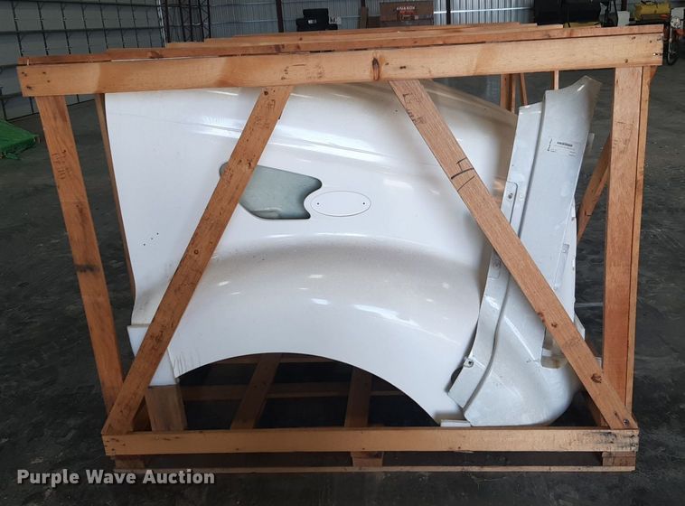 image for item NV9095 Peterbilt 387 hood