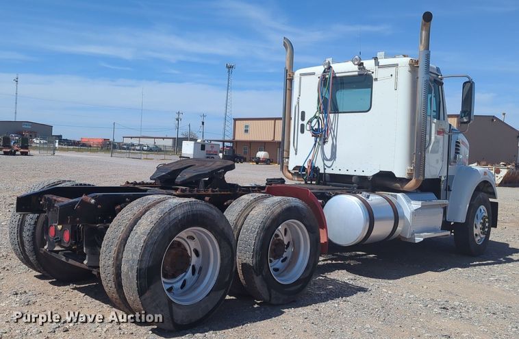 image for item NZ9429 2013 Freightliner  Coranado semi truck