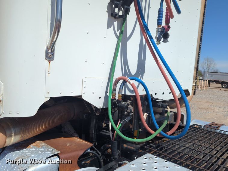 image for item NZ9429 2013 Freightliner  Coranado semi truck