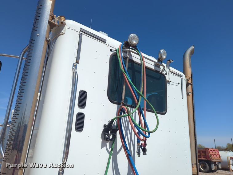 image for item NZ9429 2013 Freightliner  Coranado semi truck