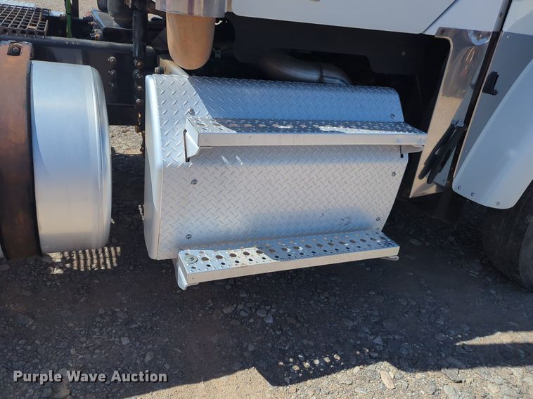 image for item NZ9429 2013 Freightliner  Coranado semi truck