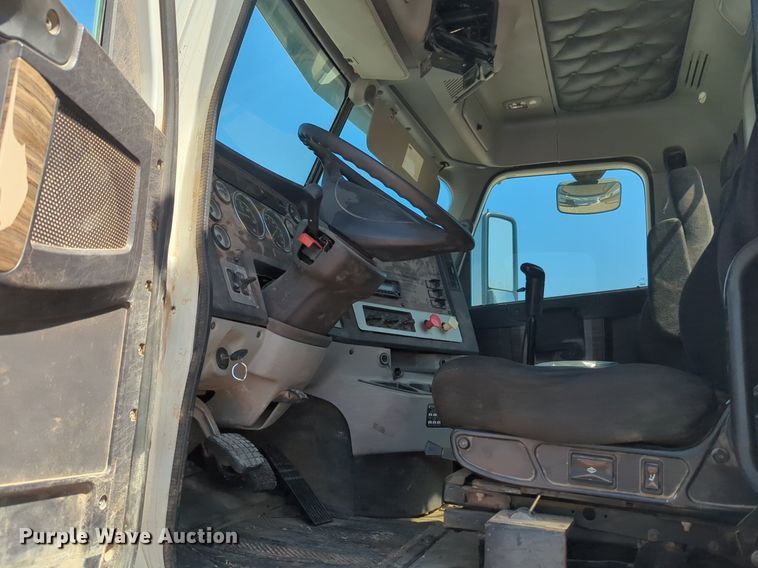 image for item NZ9429 2013 Freightliner  Coranado semi truck