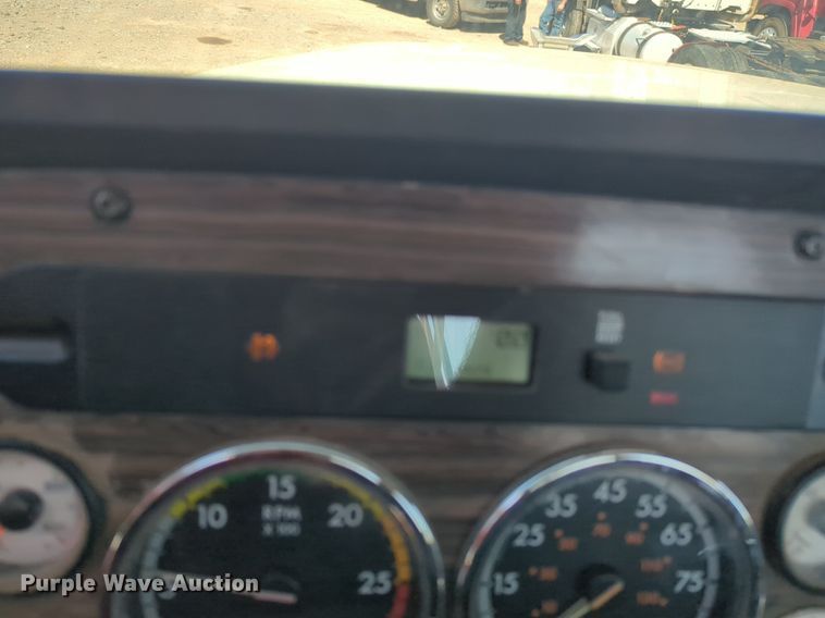 image for item NZ9429 2013 Freightliner  Coranado semi truck