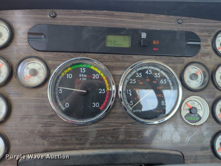 image for item NZ9429 2013 Freightliner  Coranado semi truck