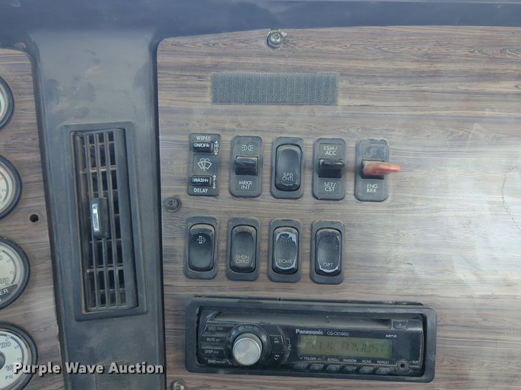 image for item NZ9429 2013 Freightliner  Coranado semi truck