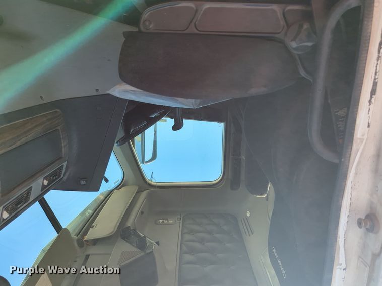 image for item NZ9429 2013 Freightliner  Coranado semi truck