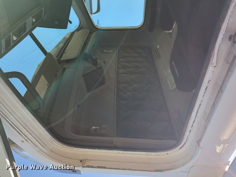 image for item NZ9429 2013 Freightliner  Coranado semi truck