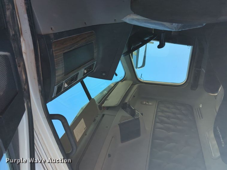 image for item NZ9429 2013 Freightliner  Coranado semi truck