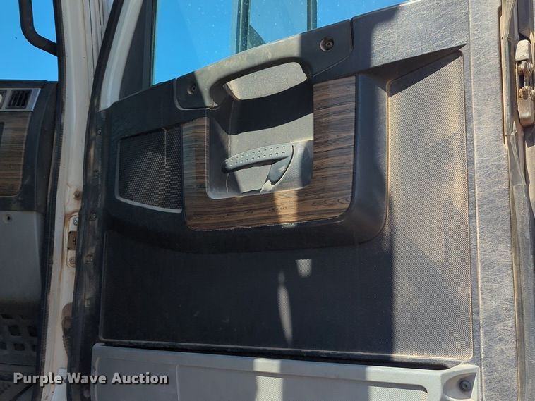 image for item NZ9429 2013 Freightliner  Coranado semi truck