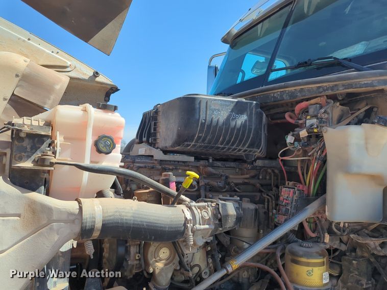 image for item NZ9429 2013 Freightliner  Coranado semi truck