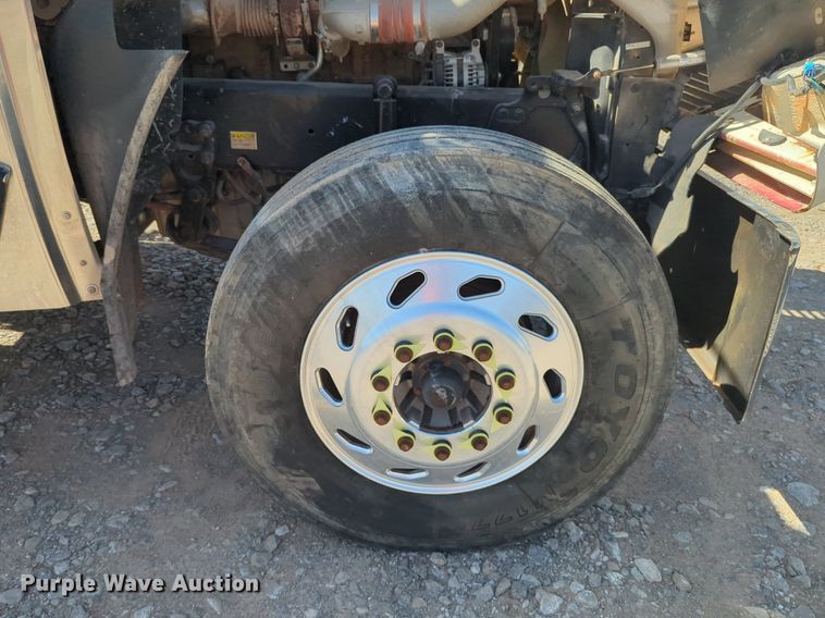 image for item NZ9429 2013 Freightliner  Coranado semi truck