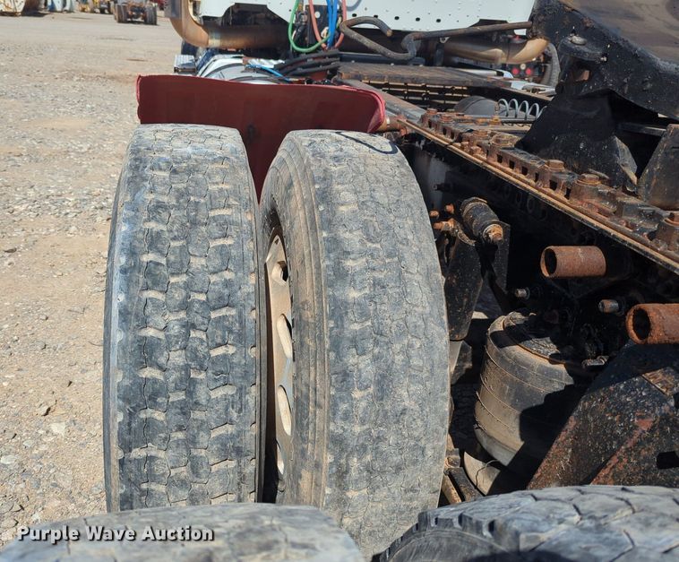 image for item NZ9429 2013 Freightliner  Coranado semi truck