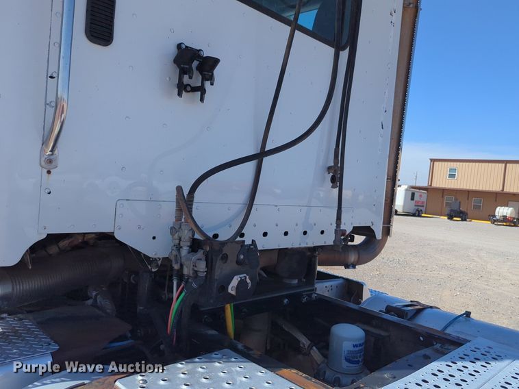 image for item NZ9430 2013 Freightliner Coronado semi truck