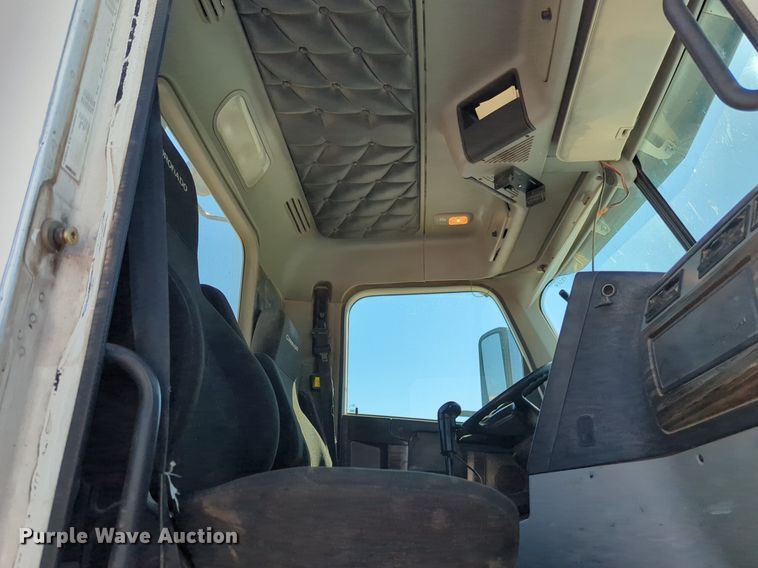 image for item NZ9430 2013 Freightliner Coronado semi truck