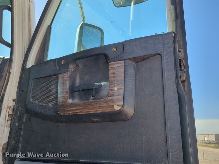 image for item NZ9430 2013 Freightliner Coronado semi truck